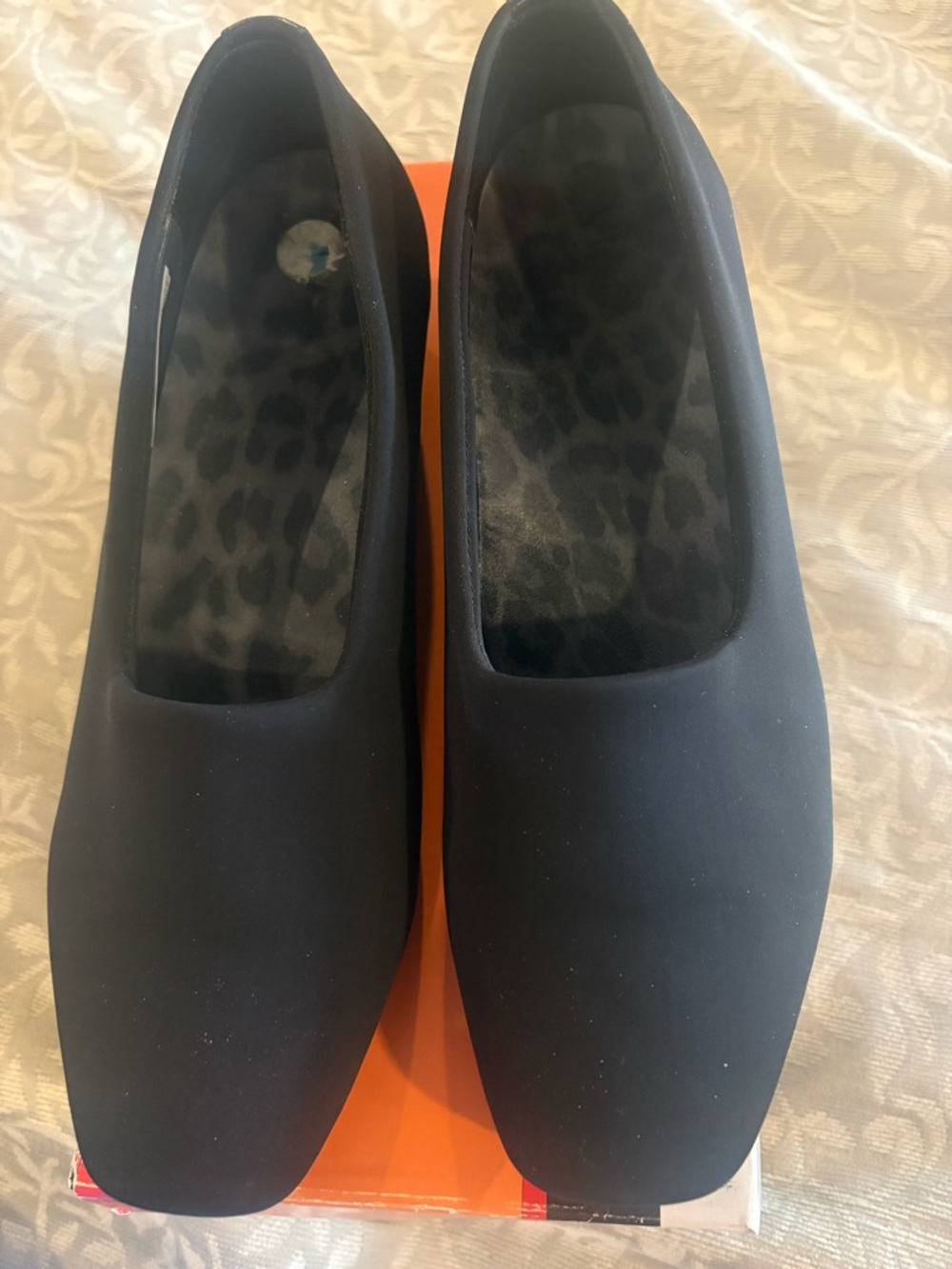 VIONIC 8.5 Women’s Black Slip-On Square-Toe Flats. BOX INCLUDED.